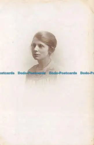 R140604 Frau. Alte Fotografie. Postkarte