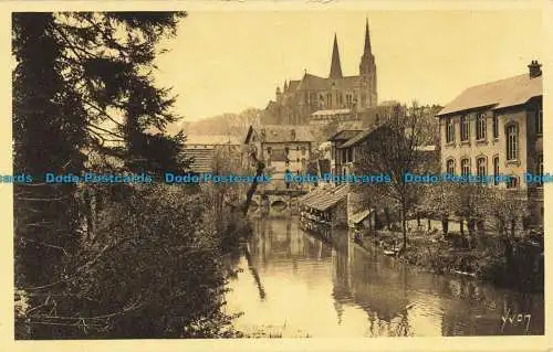 R639921 Chartres. Eure und Loir. L Eure und die Kathedrale. Yvon