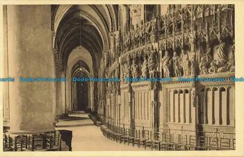 R639924 Chartres. Eure und Loir. Innenraum der Kathedrale. Die Ambulanz. Yv