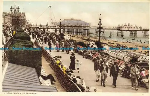 R641464 Eastbourne. Central Parade und Pier