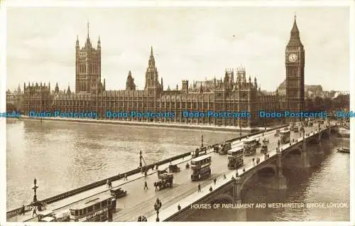 R641566 London. Houses of Parliament und Westminster Bridge. Valentinstag. Foto Br