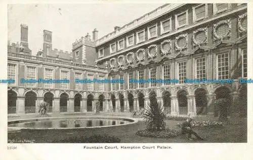 R645254 Hampton Court Palace. Brunnenhof. Gale und Polden. Nelson Serie