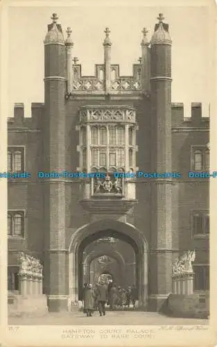 R644140 Hampton Court Palace. Tor zum Basisplatz. Rembrandt Schnitzdruck