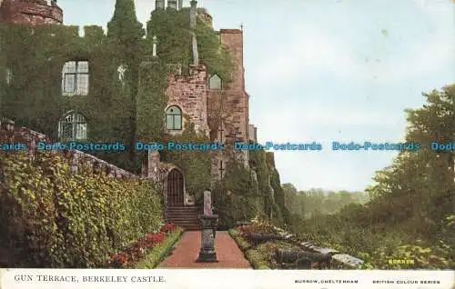 R646986 Berkeley Castle. Waffenterrasse. Britische Farbserie. Graben