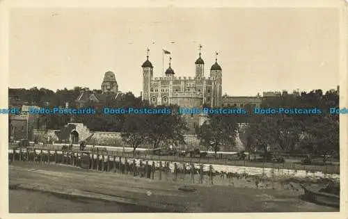 R646999 Tower of London. Allgemeine Ansicht von der Themse. Diese Schuhe das weiße Handtuch