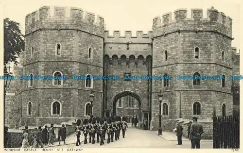 R646398 Windsor Castle. Henry VIII Gateway. Photochrom