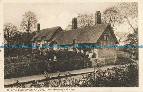 R647022 Stratford on Avon. Ann Hathaway Cottage. Das bildhafte Schreibpapier. Pfau