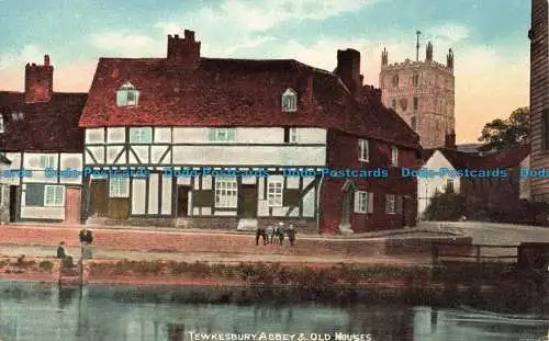 R647119 Tewkesbury Abbey und alte Häuser