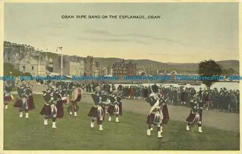 R647818 Oban. Oban Rohrband auf der Esplanade. E.T.W. Dennis