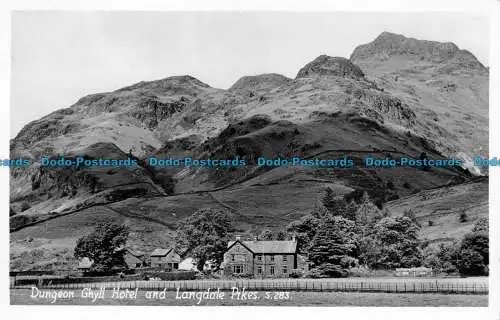 R144634 Dungeon Ghyll Hotel und Langdale Pikes. RP