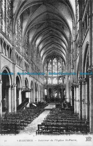 R145540 Chartres. Innenraum der Peterskirche. ND