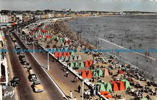 R146305 Les Sables d Olonne. Der Strand. Artaud Pere. RP