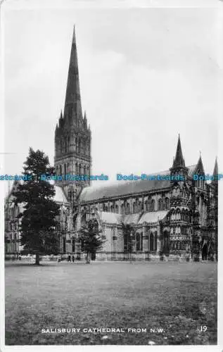 R147294 Kathedrale von Salisbury aus N.W. Excel. RP