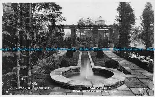 R148935 Formell. Rill Garden. Daily Mail Ideal Home Ausstellung 1925. RP