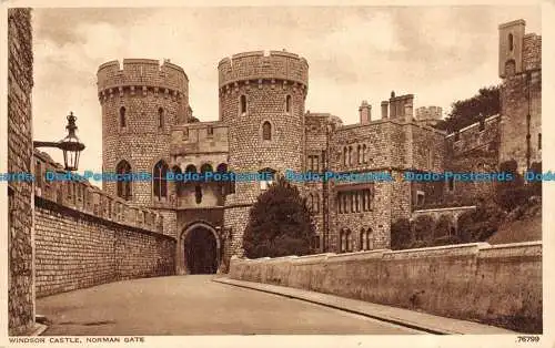 R148448 Windsor Castle Norman Gate. Photochrom. Nr. 76799