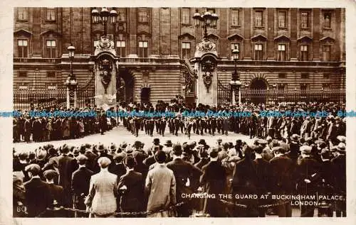 R149392 Wachwechsel im Buckingham Palace. London. RP. 1928