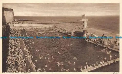 R149656 Das Badezimmer. Ramsgate. A.H. und S. Paragon