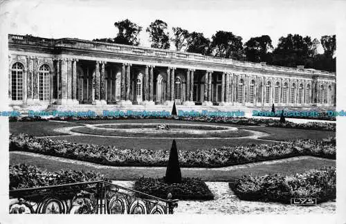 R149692 Versailles. Palais du Grand Trianon sur Les Jardins. d Art Lys