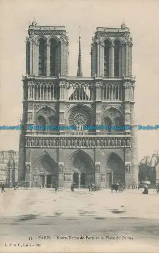 R150554 Paris. Notre Dame de Paris und der Place du Parvis. Nr. 35