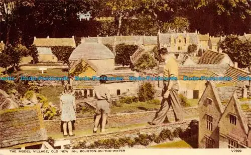 R151394 The Model Village Old New Inn. Bourton auf dem Wasser. Photochrom