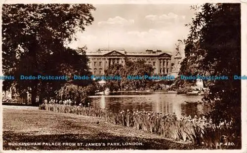 R151404 Buckingham Palace aus St. James Park. London. Lansdowne. RP