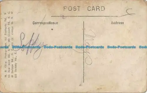 R152736 Alte Postkarte. Frau. M.B. Olley