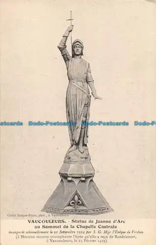 R152132 Vaucouleurs. Statue von Jeanne d Arc auf dem Gipfel der Kastralkapelle