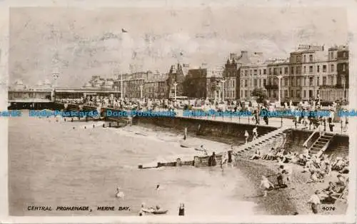 R154110 Zentrale Promenade. Herne Bay. RA. RP. 1949