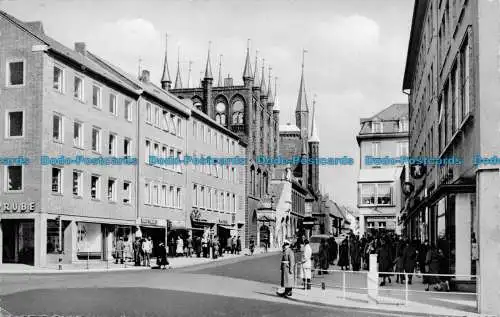 R154260 Lübeck Breite Straße mit Rathaus. Schoning. RP