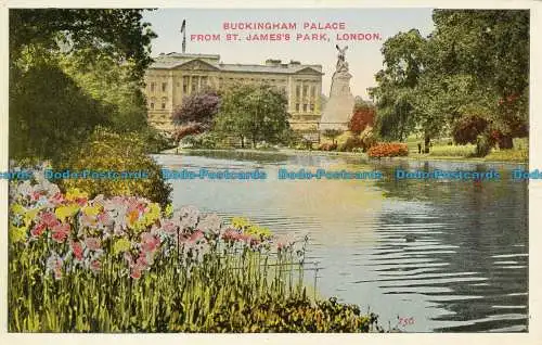 R154395 Buckingham Palace aus St. James Park. London