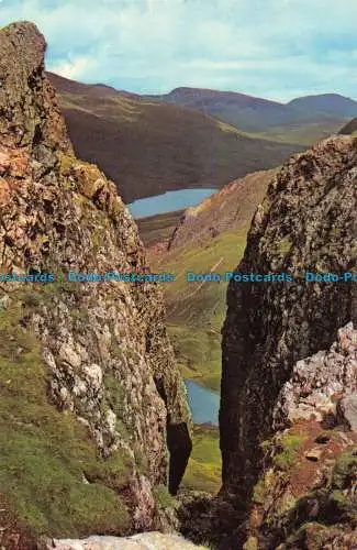 R153899 The Devils Kitchen und Llyn Idwal. Fotopräzigkeit. Colourmaster