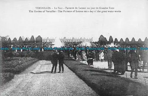 R155434 Versailles. Der Garten von Versailles. Das Parterre von Latone an einem Tag der