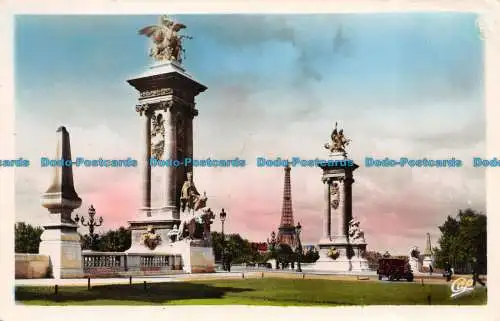 R155564 Paris. Die Alexander-III-Brücke und der Eiffelturm. C.A.P. RP. 1951