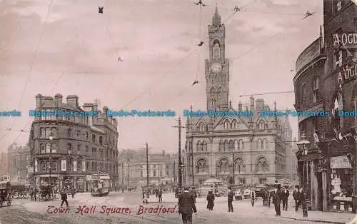 R155917 Rathausplatz. Bradford