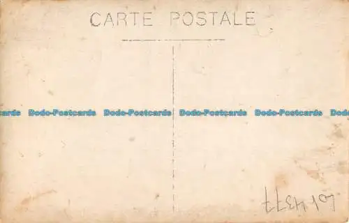 R161143 Alte Postkarte. Frau