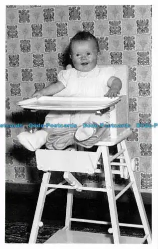 R160361 Alte Postkarte. Baby