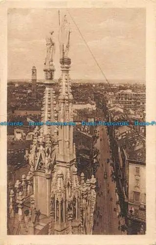 R161295 Mailänder Dom. Der Corso Vittorio Emanuelle von den Türmen des Doms