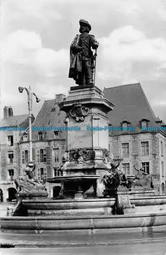 R161650 Charleville. Place Ducale und Statue von Charles de Gonzagues. Gaud