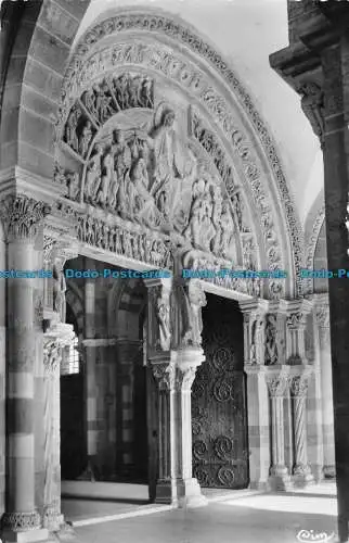 R162301 Vezelay. Basilika La Madeleine. Zentralportal und Trommelfell. Kombi M