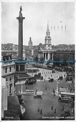 R162377 Trafalgar Square. London. Valentinstag. Foto braun. 1930