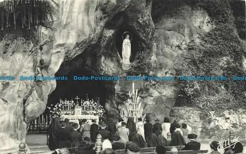 R651692 Lourdes. Die wundersame Höhle. P. Süß