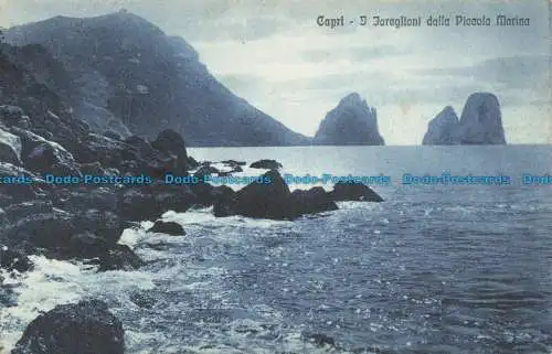 R653451 Capri. Die Faraglioni aus der Kleinen Marine. Domenico Trampetti