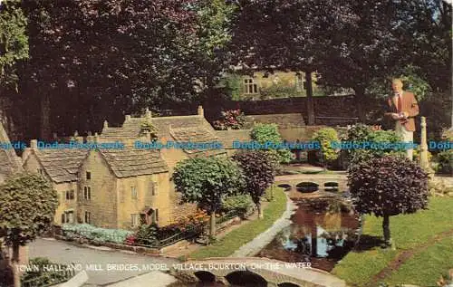 R652645 Bourton auf dem Wasser. Modelldorf. Rathaus und Mühlenbrücke. J. Salmo