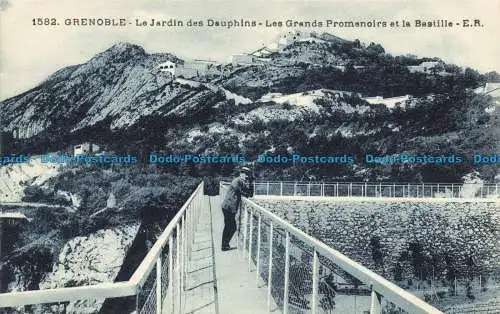 R653507 Grenoble. Der Delfingarten. Die großen Promenaden und die Bastille.