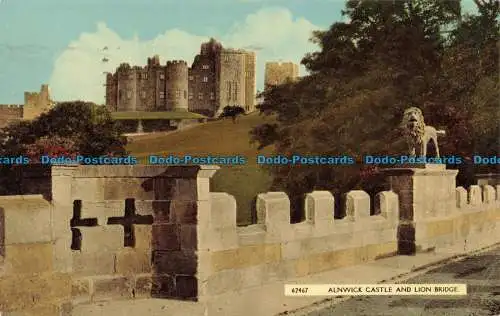 R653864 Alnwick Castle und Löwenbrücke. Postkarte. 1963