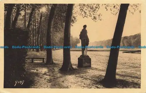 R653898 Versailles. Der Park am Apollobecken. Yvon. 1927