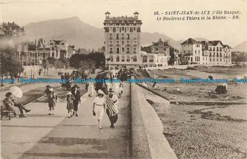 R654424 Saint Jean de Luz. Baskische Küste. Der Boulevard Thiers und die Rhune. Block Fr