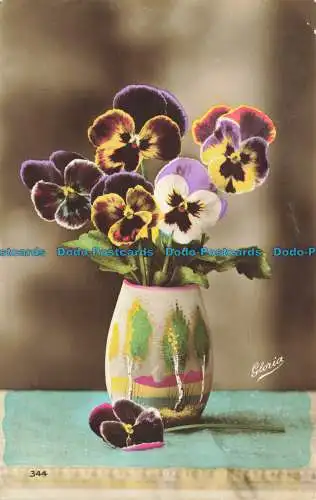 R655744 Blumen in Vase. Gloria