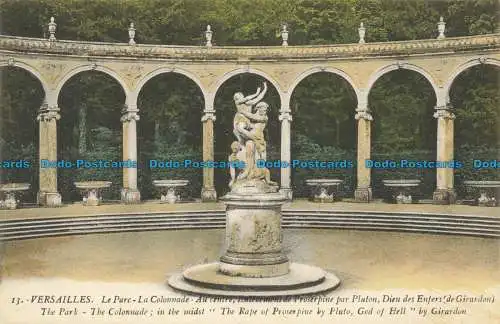 R654597 Versailles. Der Park. Die Kolonnade. In der Mitte. Frau Moreau