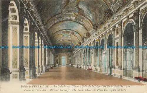 R654598 Schloss Versailles. Spiegelgalerie. Frau Moreau